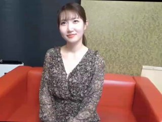 推女郎热门模特艾栗栗与两个纹身男疯狂3P啪啪 前后穴双插 国语对白