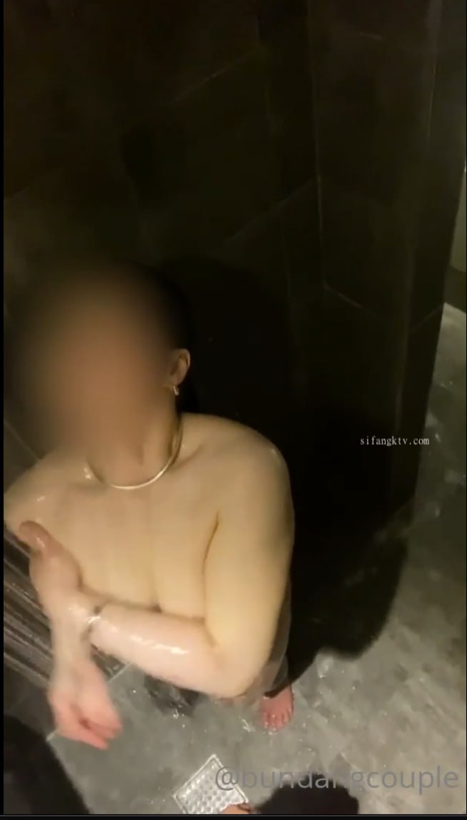 高颜值长发白皙妹子和小男友居家啪啪，性感睡衣口交翘屁股揉粉穴，后入舔逼呻吟娇喘非常诱人